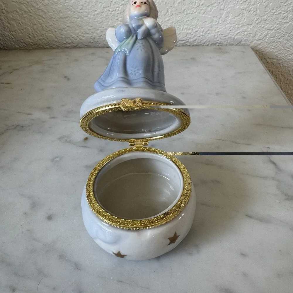 Vintage Porcelain Angel Hinged‎ Trinket Box 4 1/2